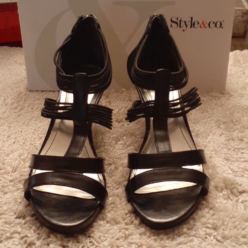 Sexy black strappy heel